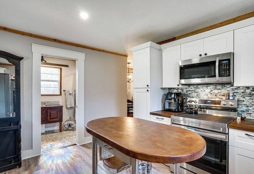 Pet Friendly Granbury Home W/ Yard, Near Downtown!