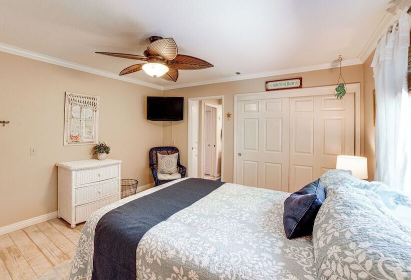 Pet Friendly Riverside Retreat W/ Private Hot Tub!