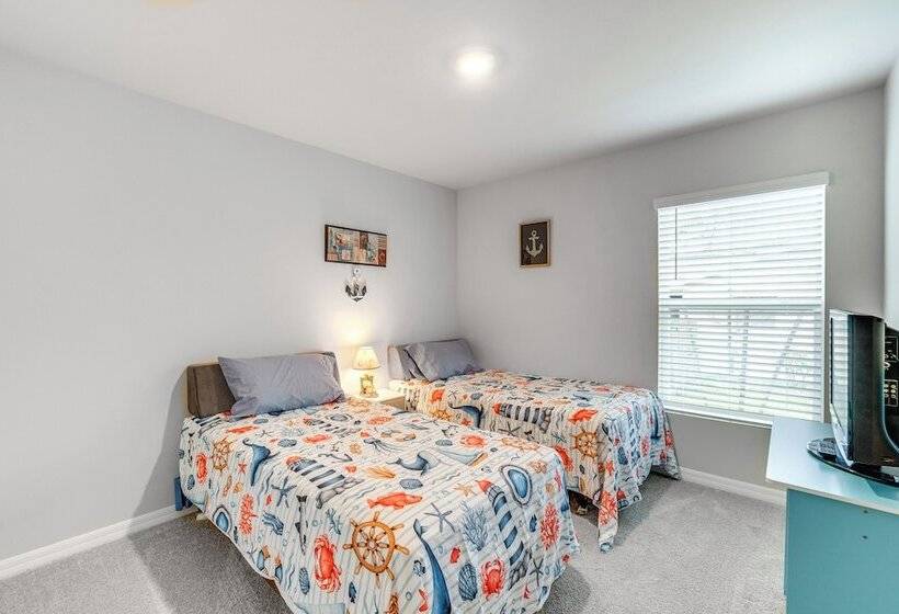 Port Charlotte Retreat Near Beach & Rays Stadium!