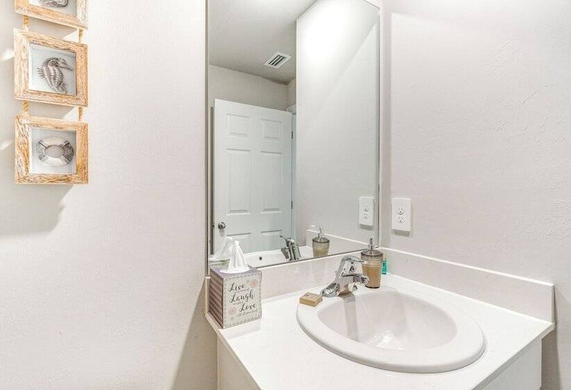 Port Charlotte Retreat Near Beach & Rays Stadium!