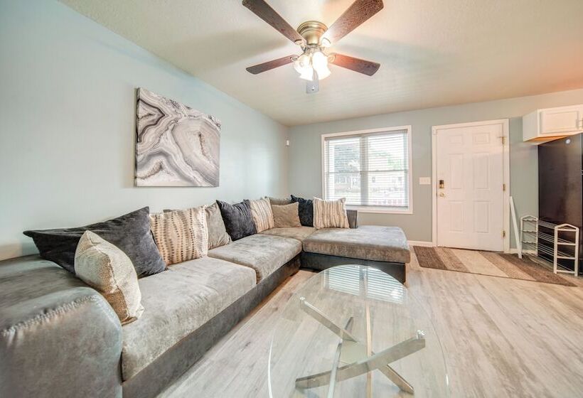 Quaint Erie Home W/ Smart Tvs & Yard: 3 Mi To Lake