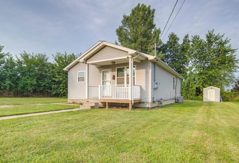 Quaint Erie Home W/ Smart Tvs & Yard: 3 Mi To Lake