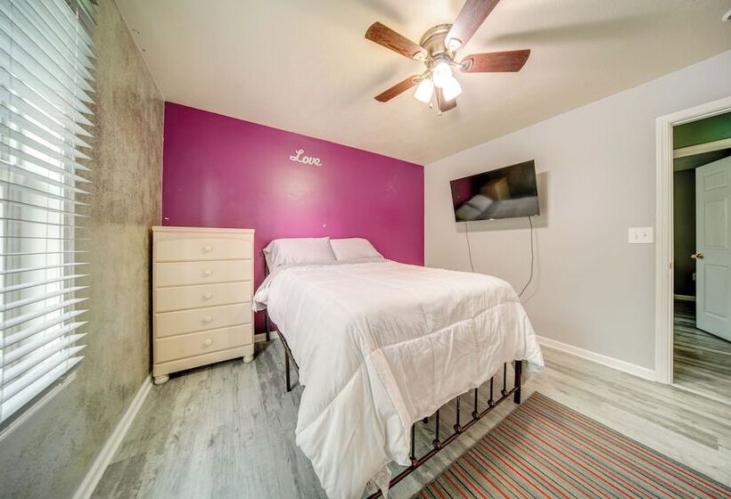 Quaint Erie Home W/ Smart Tvs & Yard: 3 Mi To Lake