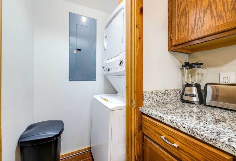 < 1 Mi To Bryce Resort: Quiet Cabin W/ Hot Tub!