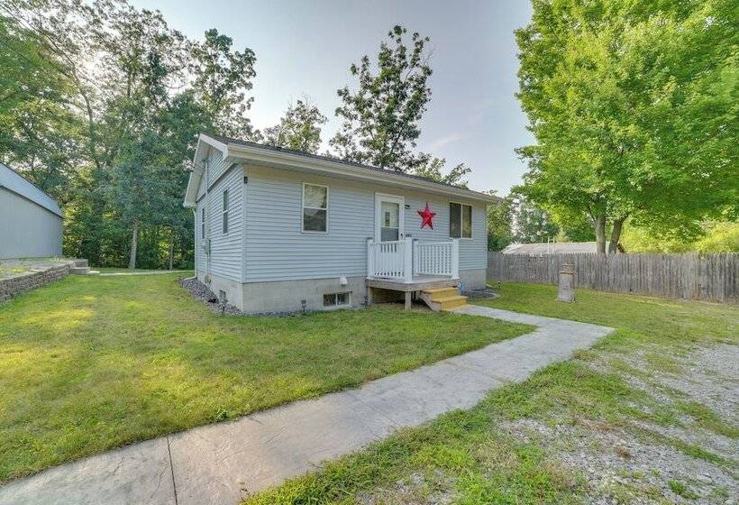 Quiet Family Home W/ Yard < 1 Mi To Houghton Lake!