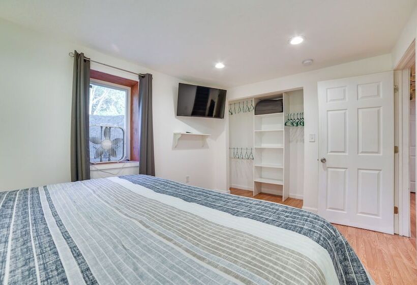 Quiet Family Home W/ Yard < 1 Mi To Houghton Lake!