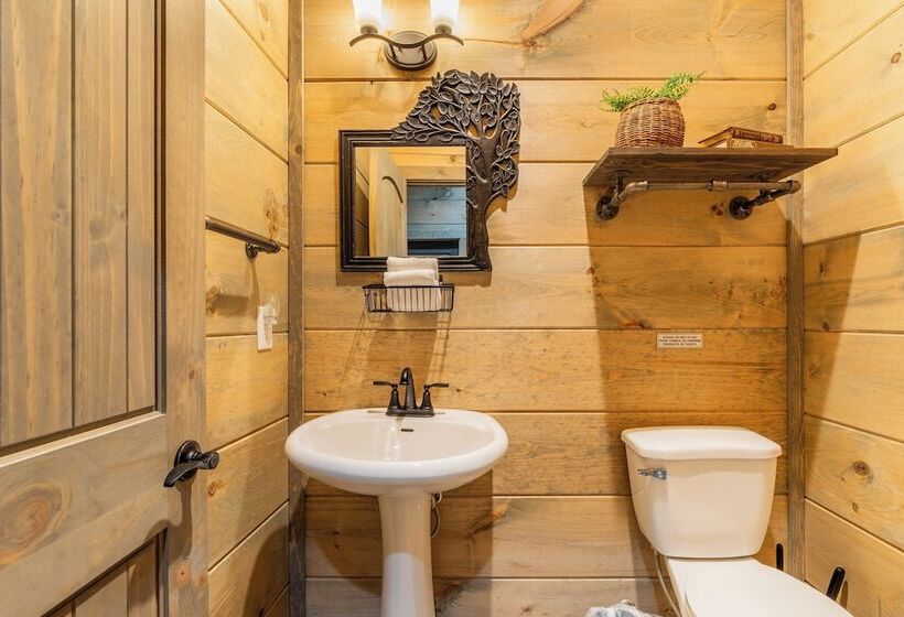 Rambling Ridge Lodge Endless Amenities & Fun Indoor Pool & Hot Tub, A+ Arcade Game Room