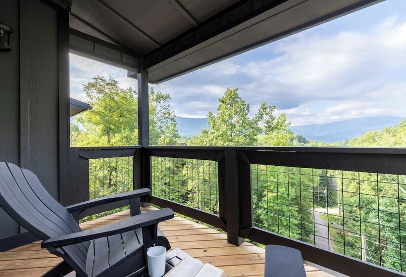 Rambling Ridge Lodge Endless Amenities & Fun Indoor Pool & Hot Tub, A+ Arcade Game Room