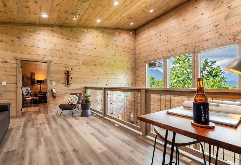 Rambling Ridge Lodge Endless Amenities & Fun Indoor Pool & Hot Tub, A+ Arcade Game Room