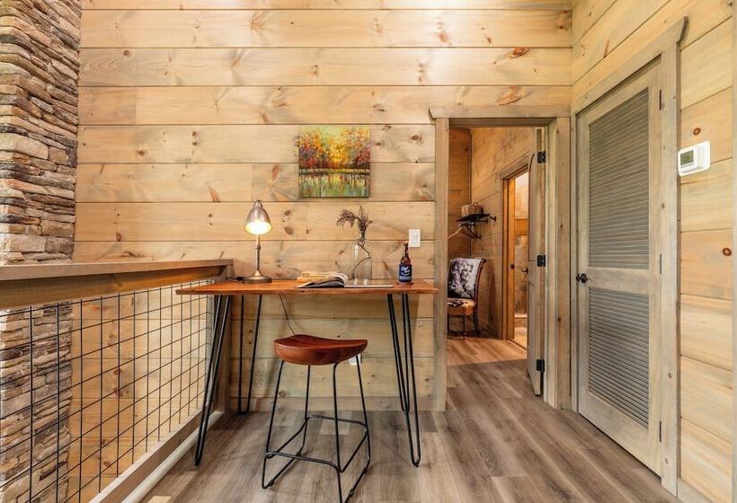 Rambling Ridge Lodge Endless Amenities & Fun Indoor Pool & Hot Tub, A+ Arcade Game Room