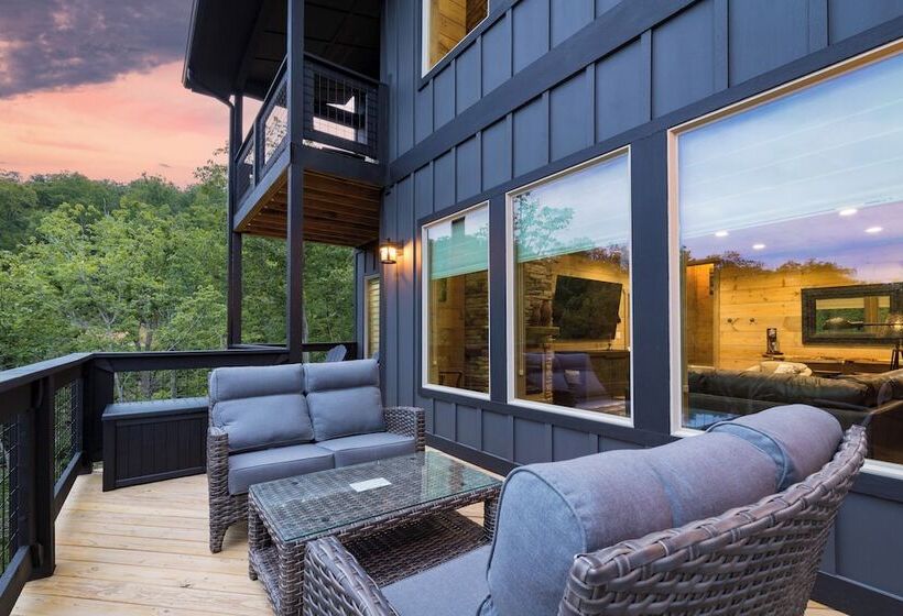 Rambling Ridge Lodge Endless Amenities & Fun Indoor Pool & Hot Tub, A+ Arcade Game Room