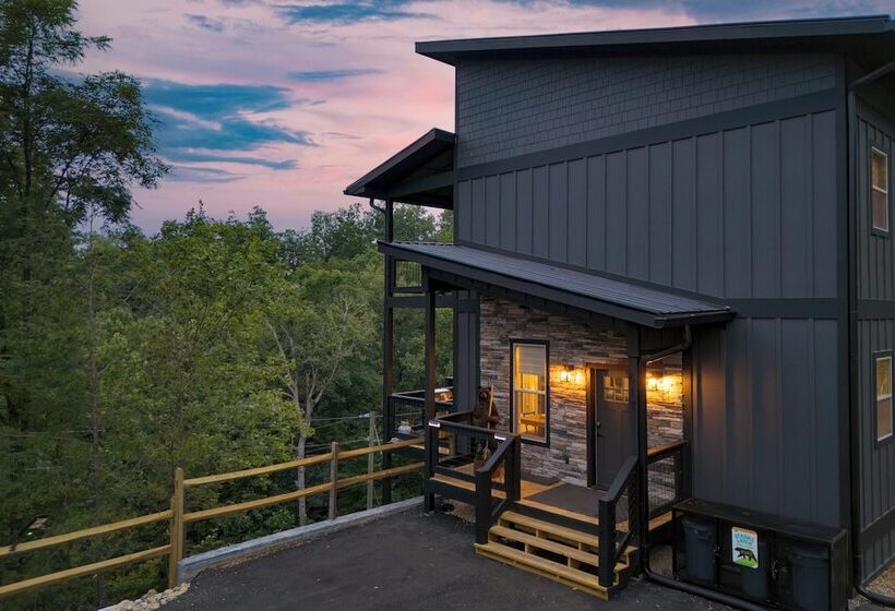Rambling Ridge Lodge Endless Amenities & Fun Indoor Pool & Hot Tub, A+ Arcade Game Room