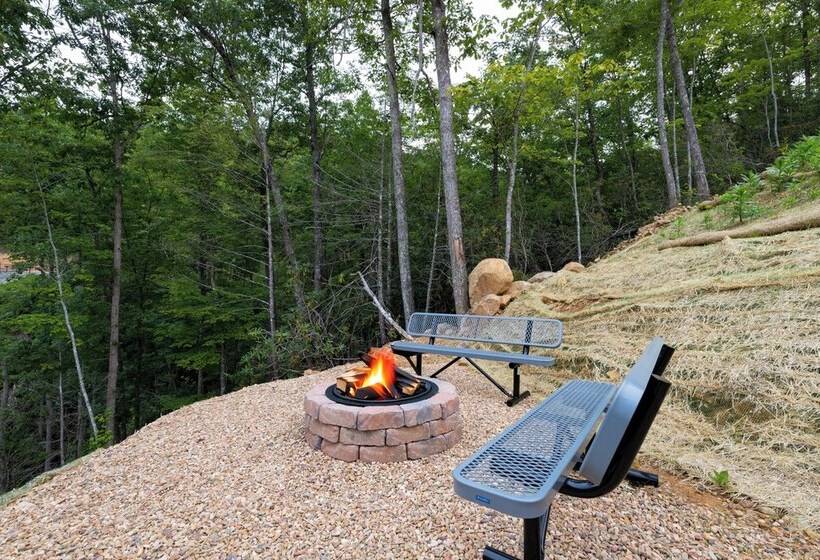 Rambling Ridge Lodge Endless Amenities & Fun Indoor Pool & Hot Tub, A+ Arcade Game Room