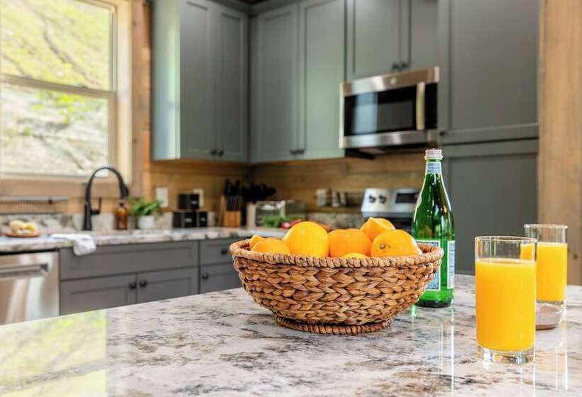 Rambling Ridge Lodge Endless Amenities & Fun Indoor Pool & Hot Tub, A+ Arcade Game Room