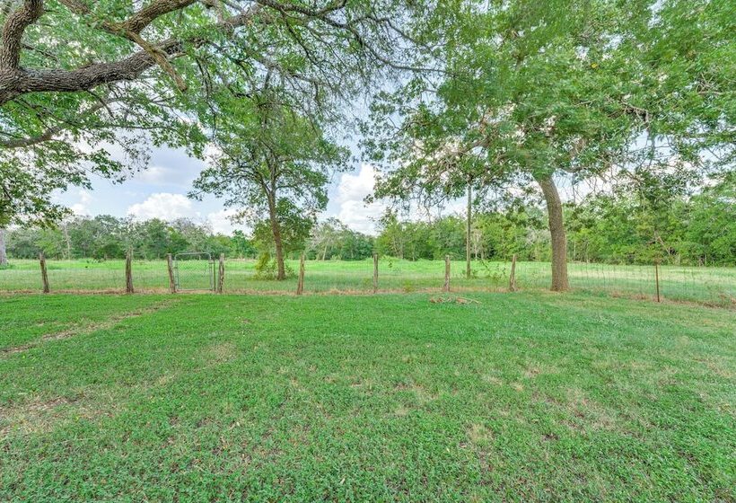 Remote Harwood Retreat W/ Yard & Bbq Pit!