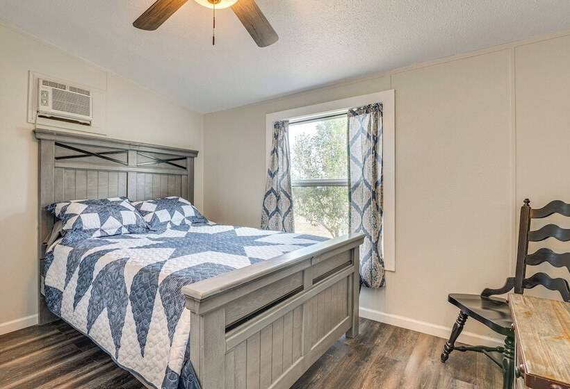 Remote Harwood Retreat W/ Yard & Bbq Pit!