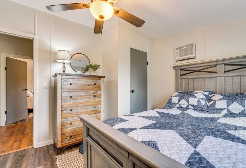 Remote Harwood Retreat W/ Yard & Bbq Pit!