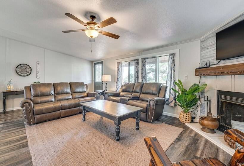 Remote Harwood Retreat W/ Yard & Bbq Pit!