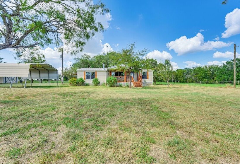 Remote Harwood Retreat W/ Yard & Bbq Pit!