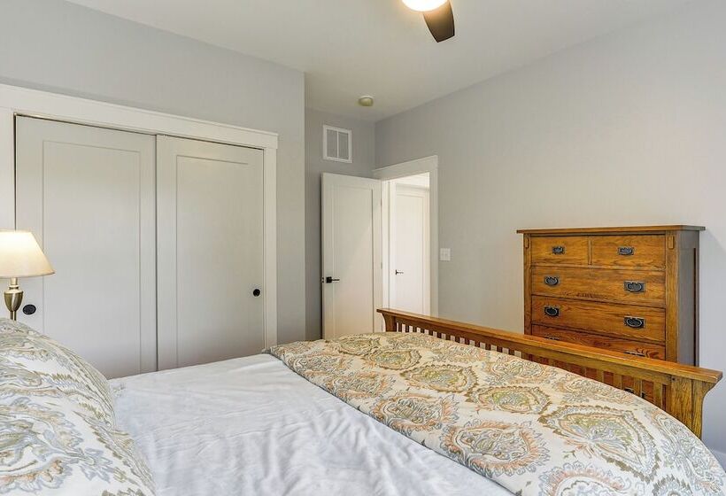 Rock Hall Retreat W/ Balcony Near Park & Marina!