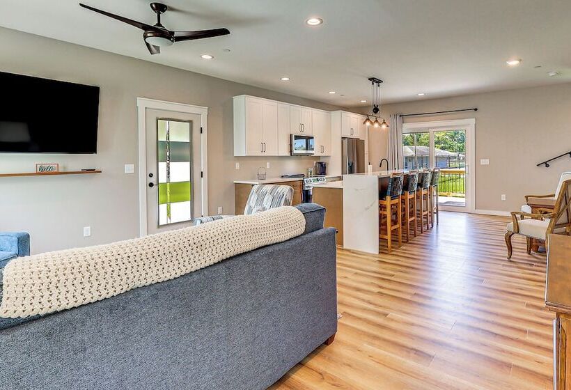 Rock Hall Retreat W/ Balcony Near Park & Marina!