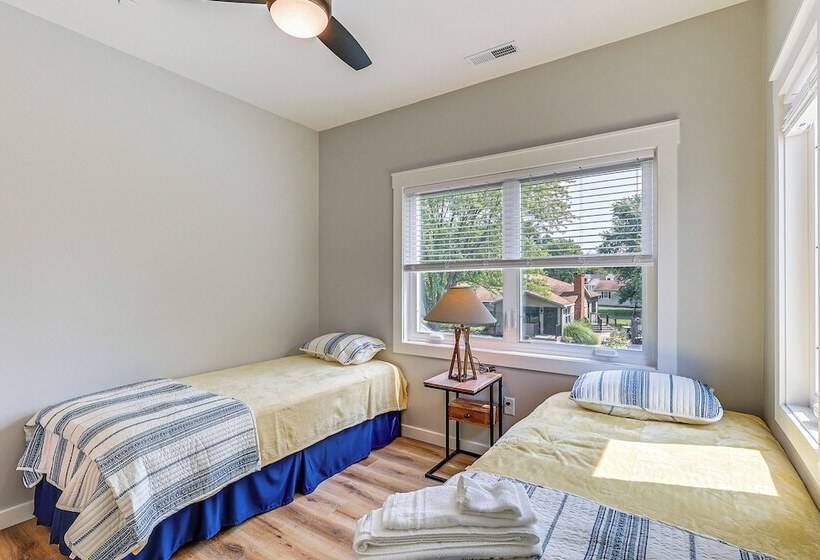 Rock Hall Retreat W/ Balcony Near Park & Marina!