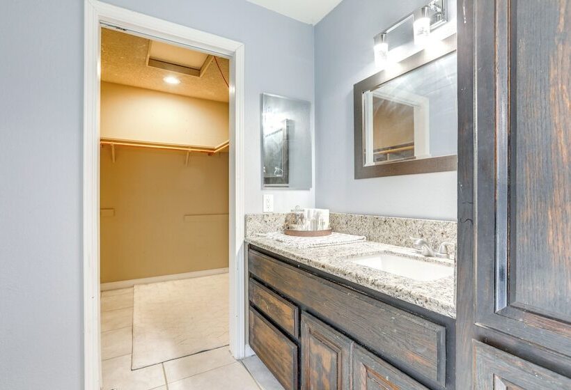 Sacramento Home W/ Pool Near Dtwn: Pets Welcome!