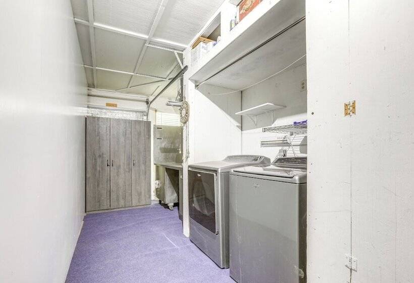 Sacramento Home W/ Pool Near Dtwn: Pets Welcome!