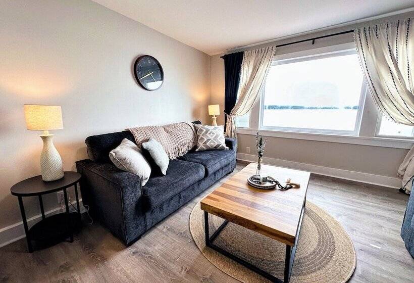 Saratoga Lakeside Retreat