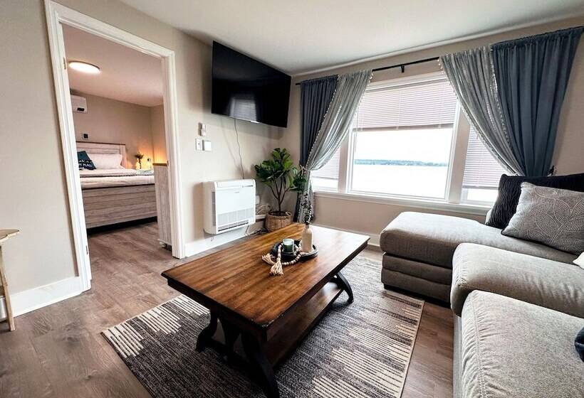 Saratoga Lakeside Retreat