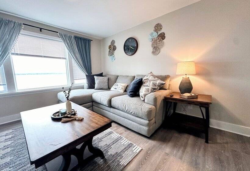 Saratoga Lakeside Retreat