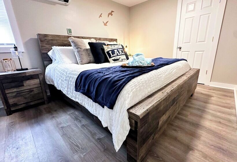 Saratoga Lakeside Retreat