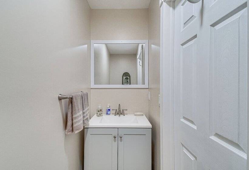 Seneca Lake Retreat W/ Deck   Walk To Wineries!