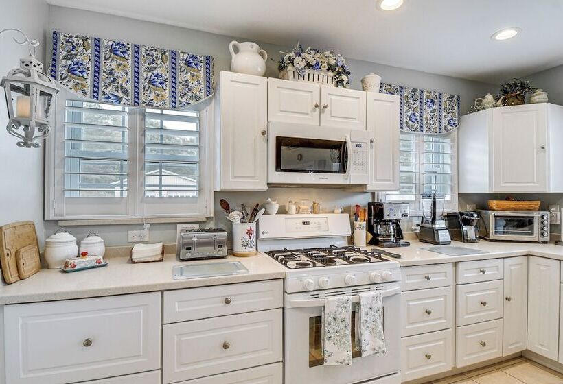 Seneca Lake Retreat W/ Deck   Walk To Wineries!