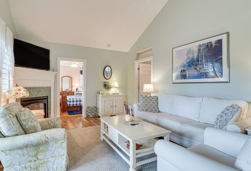 Seneca Lake Retreat W/ Deck   Walk To Wineries!