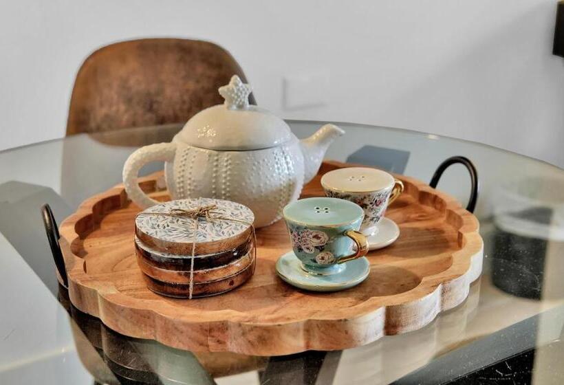 Serene Cozy Retreat With Balcony Free Parking