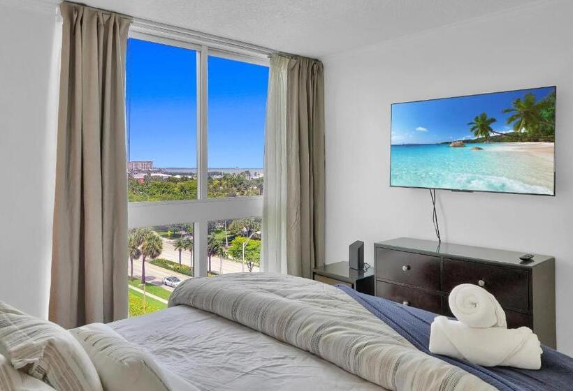 Serene Cozy Retreat With Balcony Free Parking