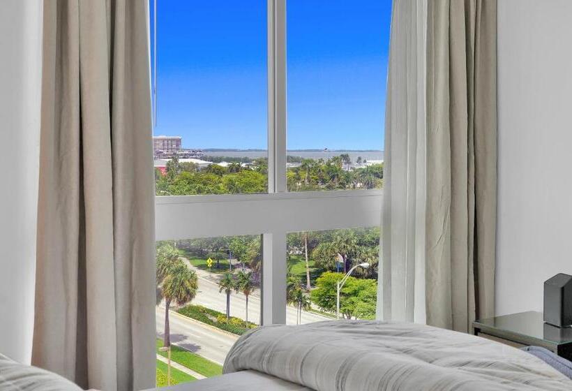 Serene Cozy Retreat With Balcony Free Parking