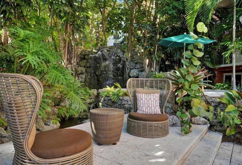 Serene Cozy Retreat With Balcony Free Parking