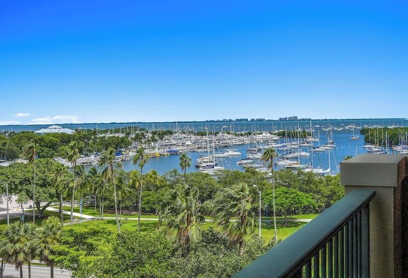 Serene Cozy Retreat With Balcony Free Parking