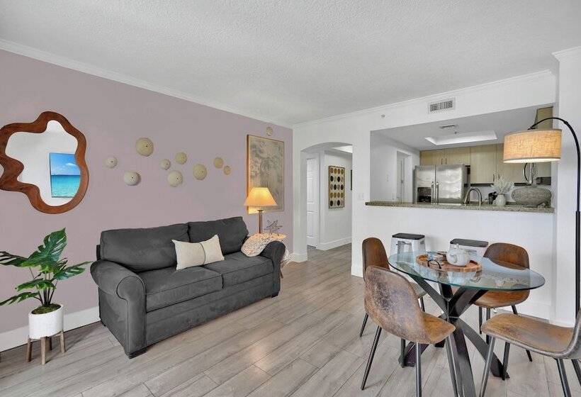 Serene Cozy Retreat With Balcony Free Parking