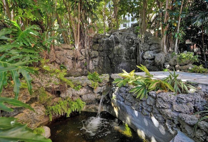 Serene Cozy Retreat With Balcony Free Parking