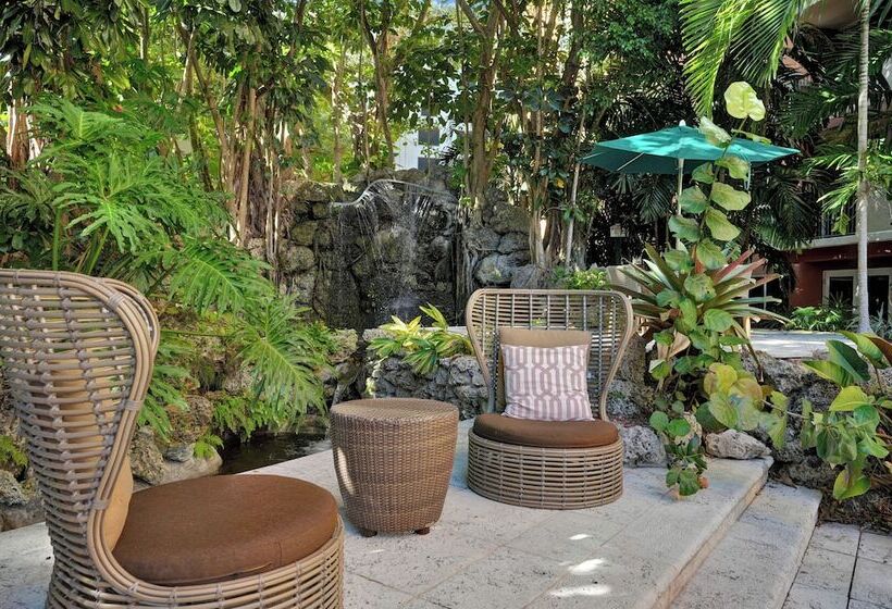 Serene Cozy Retreat With Balcony Free Parking