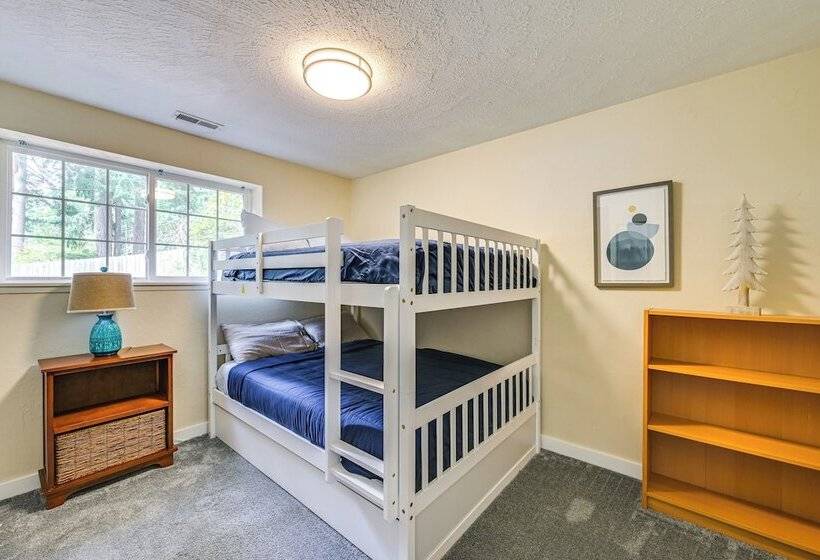 Serene Shelton Sanctuary W/ Private Beach & Kayaks