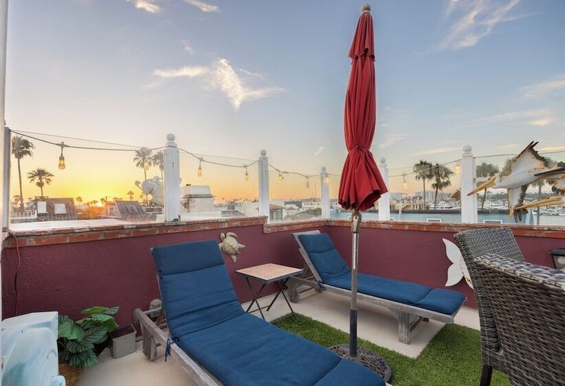 Shoreline Villa By Avantstay Steps To The Beach, Bay, & Pier!