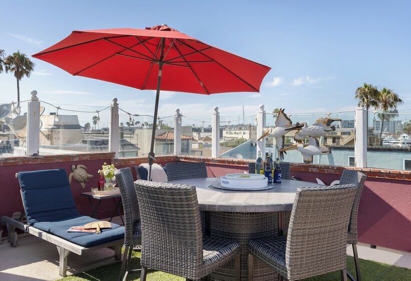 Shoreline Villa By Avantstay Steps To The Beach, Bay, & Pier!