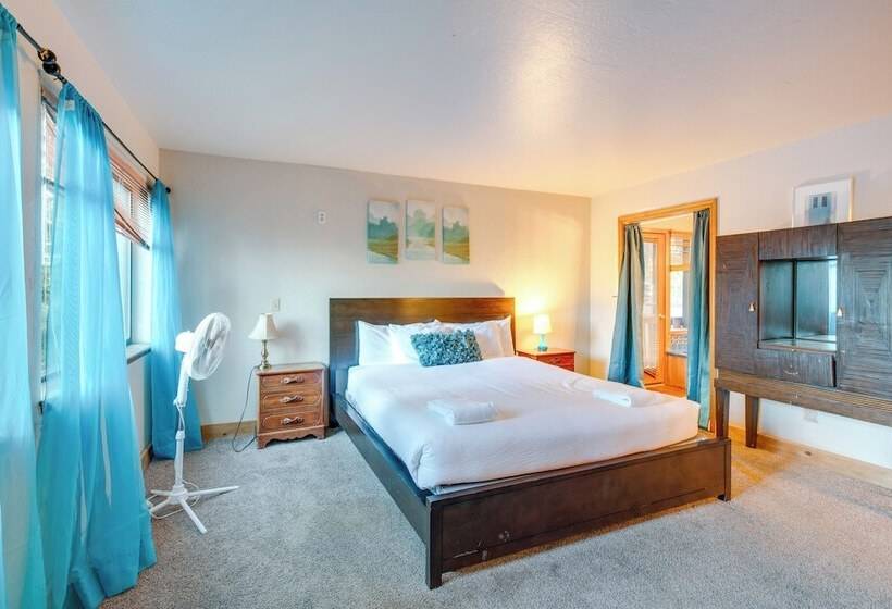 South Lake Tahoe Home W/ Game Rooms, Decks & Sauna