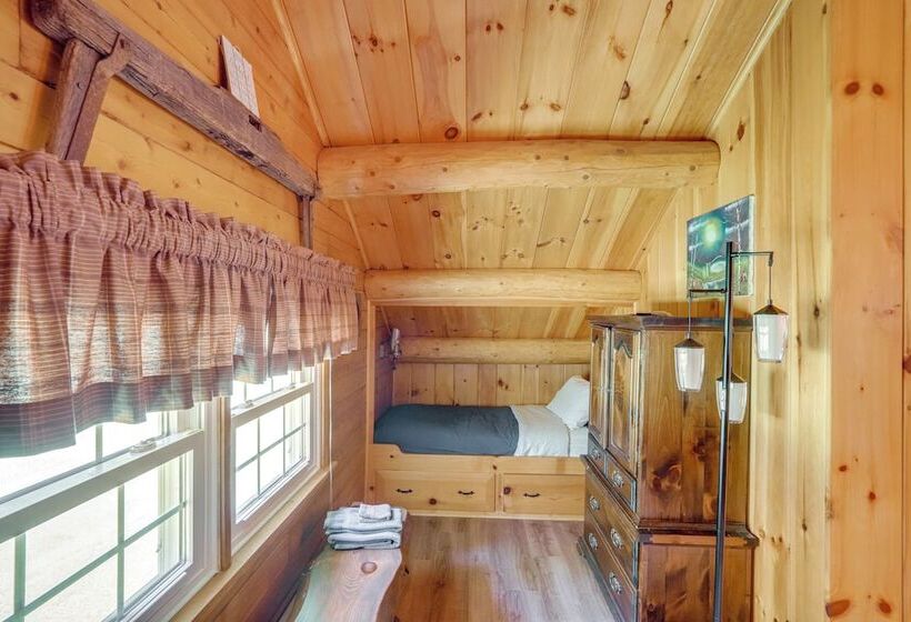 Private Hot Tub: Spacious Austerlitz Ski Cabin!