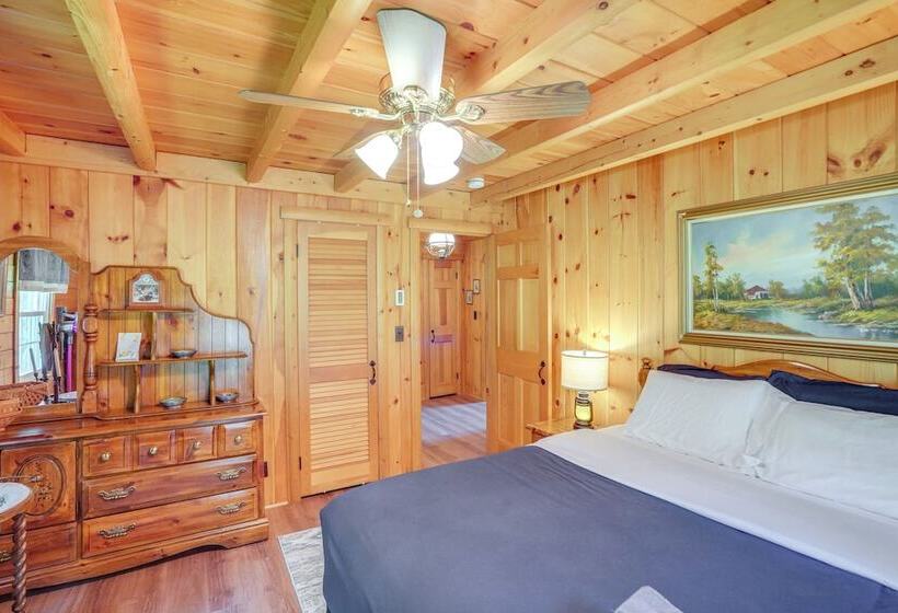 Private Hot Tub: Spacious Austerlitz Ski Cabin!