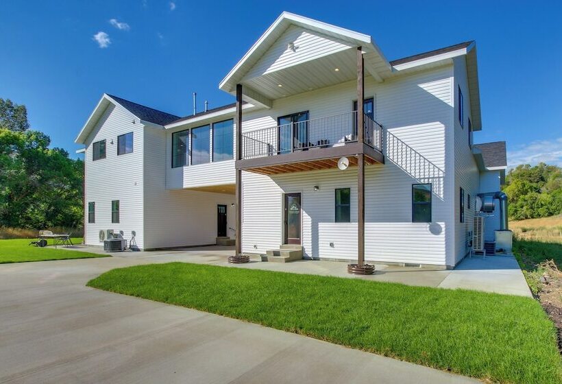 Spacious Idaho Home On Scenic Cub River!